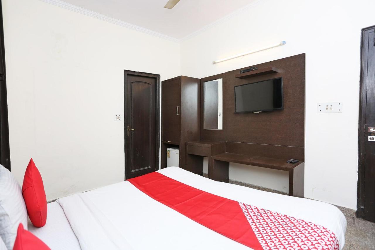 Oyo 8188 Vardhmaan Inn Delhi  Exterior foto