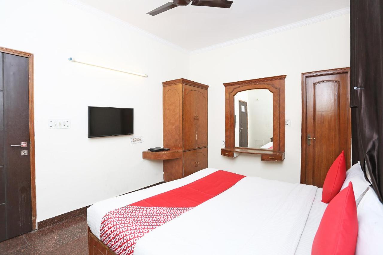 Oyo 8188 Vardhmaan Inn Delhi  Exterior foto